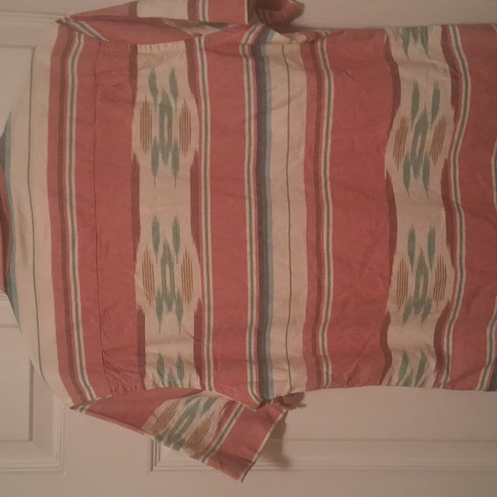 Faherty Red and Green Patterned Button-Down Shirt… - image 5